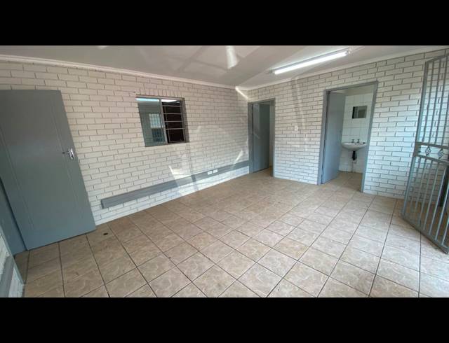 271M² WAREHOUSE TO LET IN HENNOPSPARK